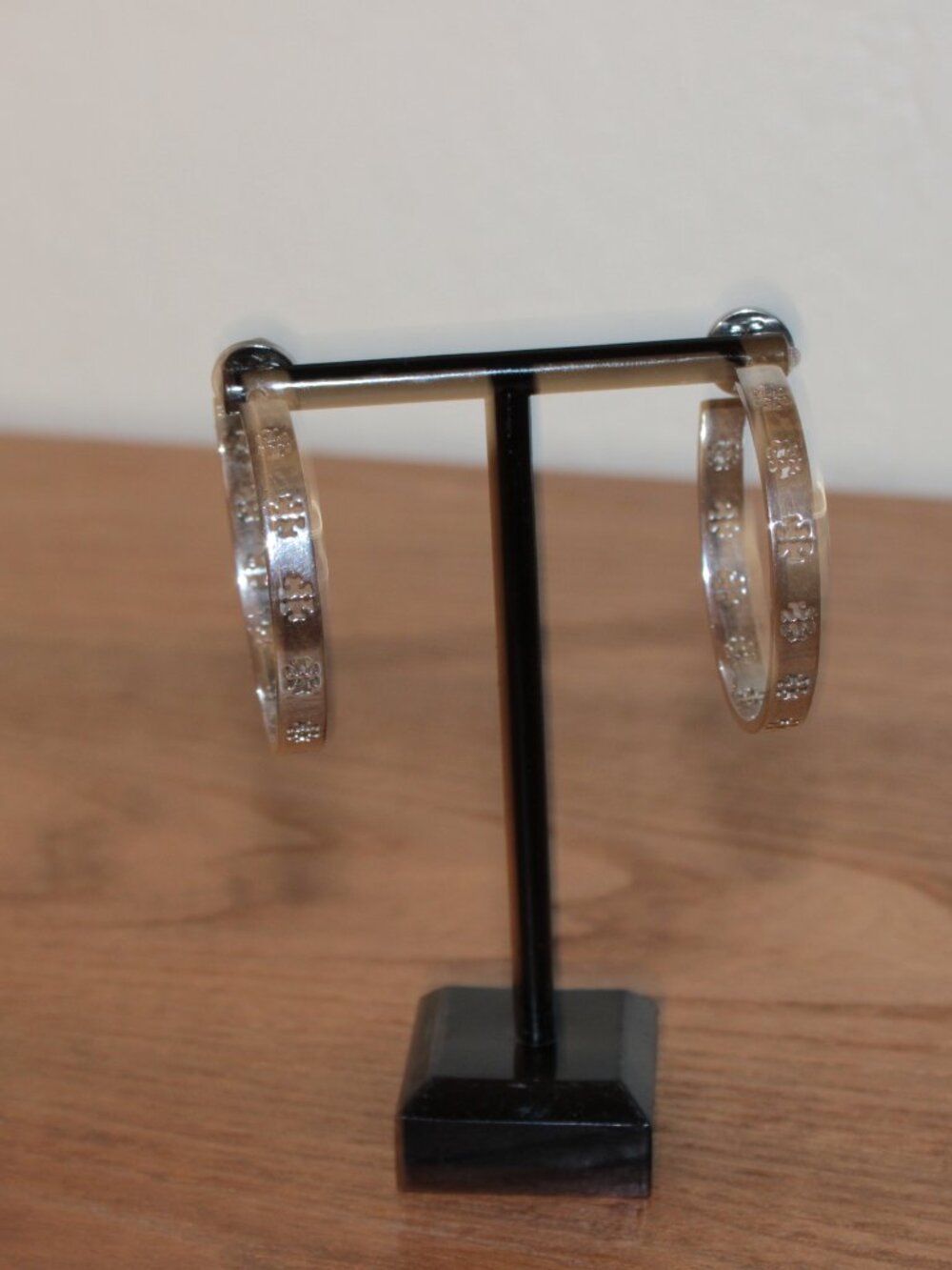 Tory Burch Silver Logo Hoop Earrings NWT - Picture 2 of 7